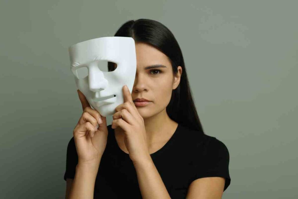 mujer con mascara