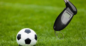 ¡Tarjeta roja al aliento! El alcoholímetro debuta en el fútbol, en que estadios se aplica