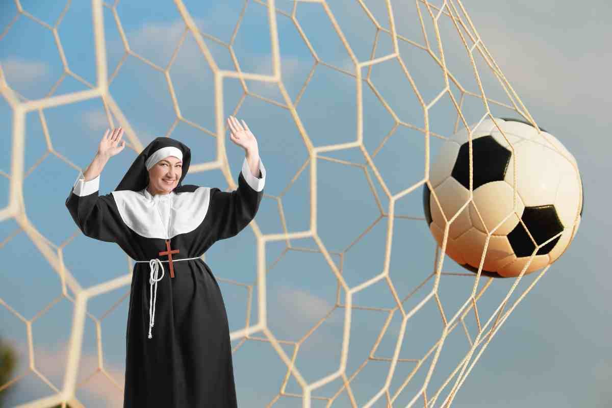 monja y cancha futbol